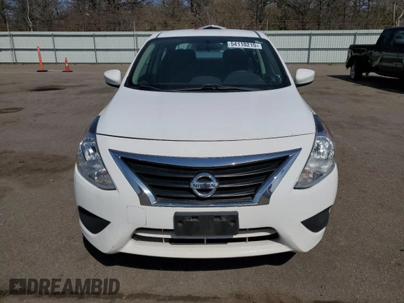 2015 Nissan Versa SV z VIN 3N1CN7AP3FL827086, wystawiony jako Copart lot #54110215 z przebiegiem 96 577 mil mil oraz Czysty tytuł • Clean title. Historia ofert i sprzedaży dostępna na DreamBid. Obrazek 5.