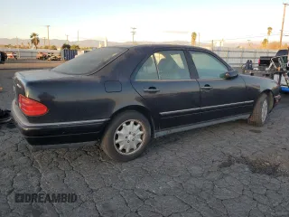 1998 Mercedes-Benz E 320 with VIN WDBJF25F4WA625790, listed as a Copart auction lot 87920735 with 179,382 mi miles and Clean Title. Bid and sale history available at DreamBid. Image 3.