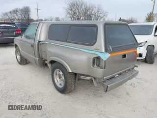 1998 GMC Sonoma with VIN 1GTCS1442W8521368, listed as a IAAI auction lot 41225556 with 108,201 mi miles. Bid and sale history available at carsss.com. Image 3.