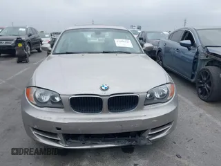 2009 BMW 1 Series 128i с VIN WBAUP93599VF48622, выставлен на аукционе IAAI как лот 42360145 с пробегом 64 913 миль миль и . История ставок и продаж доступна на DreamBid. Изображение 6.