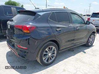 2020 Buick Encore GX Select z VIN KL4MMDSL7LB126928, wystawiony jako IAAI lot #42303819 z przebiegiem 74 360 mil mil oraz . Historia ofert i sprzedaży dostępna na DreamBid. Obrazek 4.