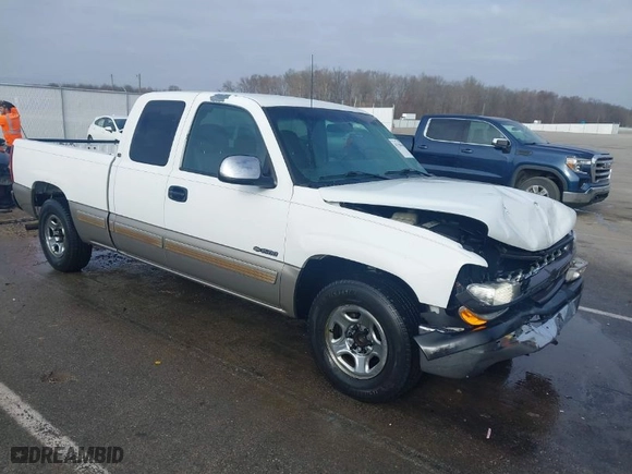 2002 Chevrolet Silverado 1500 LS with VIN 2GCEC19V621159260, listed as a IAAI auction lot 41138845 with 123,493 mi miles. Bid and sale history available at carsss.com. Image 1.