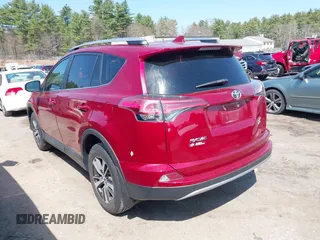 2018 Toyota RAV4 XLE with VIN 2T3RFREVXJW791889, listed as a IAAI auction lot 42021099 with 33,292 mi miles. Bid and sale history available at carsss.com. Image 3.