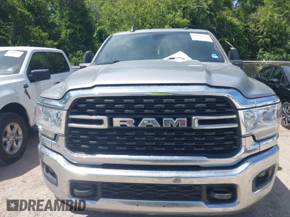 2024 Ram 2500 Big Horn z VIN 3C6UR5DL9RG246005, wystawiony jako IAAI lot #42849768 z przebiegiem 48 843 mil mil oraz . Historia ofert i sprzedaży dostępna na DreamBid. Obrazek 6.