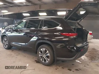 2021 Toyota Highlander XLE with VIN 5TDHZRBH1MS106203, listed as a IAAI auction lot 42645027 with 59,172 mi miles and . Bid and sale history available at DreamBid. Image 3.