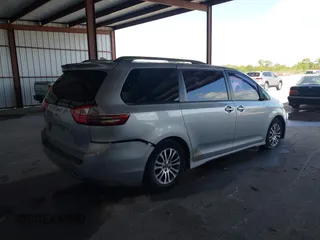 2018 Toyota Sienna XLE Auto Access Seat with VIN 5TDYZ3DC4JS904639, listed as a IAAI auction lot 41905251 with 179,989 mi miles. Bid and sale history available at carsss.com. Image 4.