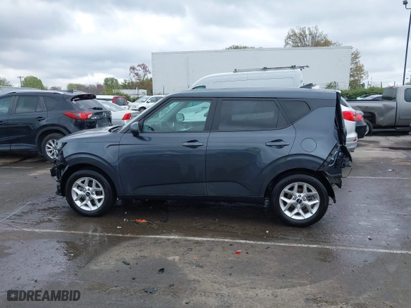 2025 Kia Soul LX with VIN KNDJ23AU0S7245733, listed as a IAAI auction lot 41845570 with 6,561 mi miles. Bid and sale history available at carsss.com. Image 14.