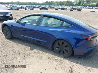 2025 Tesla Model 3 Long Range z VIN 5YJ3E1EB6SF874419, wystawiony jako IAAI lot #42422443 z przebiegiem 11 681 mil mil oraz . Historia ofert i sprzedaży dostępna na DreamBid. Obrazek 3.