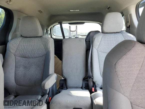 2022 Toyota Sienna LE с VIN 5TDKRKEC6NS077795, выставлен на аукционе Copart как лот 52788715 с пробегом 33 758 миль миль и Списание • Salvage title. История ставок и продаж доступна на DreamBid. Изображение 10.