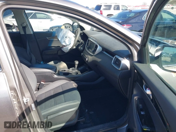 2019 Kia Sorento LX with VIN 5XYPG4A38KG544480, listed as a IAAI auction lot 41652573 with 94,434 mi miles. Bid and sale history available at carsss.com. Image 5.