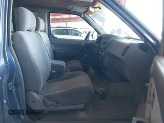 2000 Nissan Frontier XE z VIN 1N6DD26S8YC429291, wystawiony jako IAAI lot #41785826 z przebiegiem 293 324 mil mil oraz . Historia ofert i sprzedaży dostępna na DreamBid. Obrazek 5.