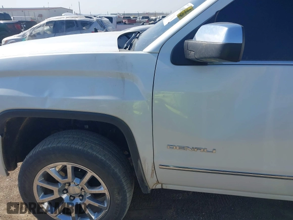 2017 GMC Sierra 1500 Denali z VIN 3GTU2PEC8HG502379, wystawiony jako IAAI lot #42040538 z przebiegiem 108 960 mil mil oraz . Historia ofert i sprzedaży dostępna na DreamBid. Obrazek 19.