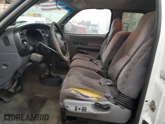 1998 Dodge Ram 2500 with VIN 3B7KF22Z0WG106242, listed as a Copart auction lot 43757935 with 231,819 mi miles and Clean Title. Bid and sale history available at carsss.com. Image 7.