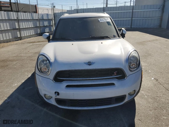 2016 MINI Cooper Countryman S with VIN WMWZC3C52GWT09061, listed as a Copart auction lot 41478915 with 133,461 mi miles and Clean Title. Bid and sale history available at carsss.com. Image 5.