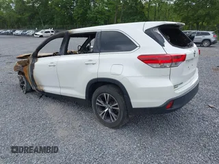 2019 Toyota Highlander LE с VIN 5TDBZRFH8KS955063, выставлен на аукционе IAAI как лот 42647865 с пробегом 63 275 миль миль и . История ставок и продаж доступна на DreamBid. Изображение 3.