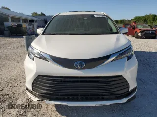2023 Toyota Sienna LE z VIN 5TDKRKEC7PS168710, wystawiony jako Copart lot #52872235 z przebiegiem 68 474 mil mil oraz Szkody całkowita. Historia ofert i sprzedaży dostępna na DreamBid. Obrazek 5.