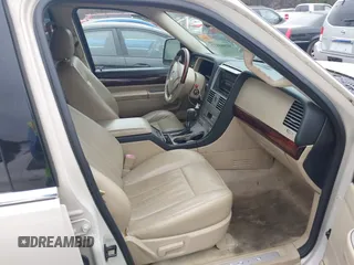 2005 Lincoln Aviator z VIN 5LMEU68H65ZJ33364, wystawiony jako IAAI lot #41488912 z przebiegiem 186 025 mil mil oraz . Historia ofert i sprzedaży dostępna na DreamBid. Obrazek 5.