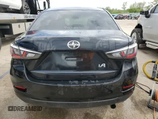 2016 Scion iA z VIN 3MYDLBZV3GY120380, wystawiony jako Copart lot #56506595 z przebiegiem 113 957 mil mil oraz Szkoda całkowita • Salvage title. Historia ofert i sprzedaży dostępna na DreamBid. Obrazek 6.