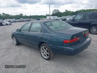 1997 Toyota Camry LE z VIN 4T1BG22K7VU005271, wystawiony jako IAAI lot #42098097 z przebiegiem Nie podano mil oraz . Historia ofert i sprzedaży dostępna na DreamBid. Obrazek 3.
