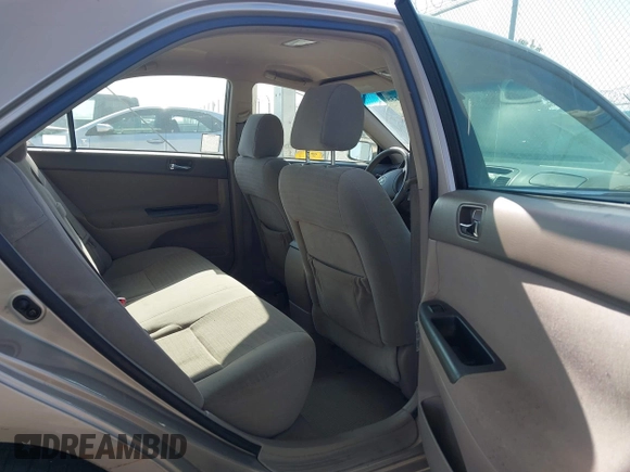 2006 Toyota Camry STD z VIN 4T1BE32K56U114339, wystawiony jako IAAI lot #42441135 z przebiegiem 217 153 mil mil oraz . Historia ofert i sprzedaży dostępna na DreamBid. Obrazek 8.