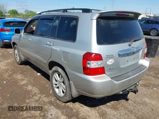 2006 Toyota Highlander Hybrid with VIN JTEEW21A560019431, listed as a IAAI auction lot 42112205 with 240,527 mi miles. Bid and sale history available at carsss.com. Image 3.