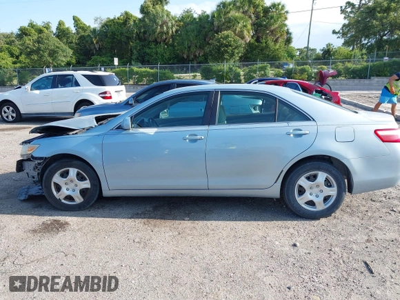 2007 Toyota Camry CE z VIN 4T1BE46K97U714024, wystawiony jako IAAI lot #42416410 z przebiegiem 218 500 mil mil oraz . Historia ofert i sprzedaży dostępna na DreamBid. Obrazek 14.