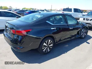 2022 Nissan Altima SV z VIN 1N4BL4DVXNN351088, wystawiony jako IAAI lot #42072706 z przebiegiem 83 496 mil mil oraz . Historia ofert i sprzedaży dostępna na DreamBid. Obrazek 4.