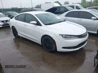 2015 Chrysler 200 S z VIN 1C3CCCBB4FN721927, wystawiony jako IAAI lot #42262153 z przebiegiem 177 485 mil mil oraz . Historia ofert i sprzedaży dostępna na DreamBid. Obrazek 1.