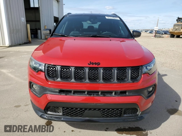 2024 Jeep Compass Latitude Lux z VIN 3C4NJDFNXRT579012, wystawiony jako Copart lot #53062435 z przebiegiem 16 982 mil mil oraz Czysty tytuł • Clean title. Historia ofert i sprzedaży dostępna na DreamBid. Obrazek 5.