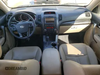2011 Kia Sorento EX with VIN 5XYKU3A18BG034755, listed as a Copart auction lot 48055975 with 200,833 mi miles and Salvage Title. Bid and sale history available at carsss.com. Image 8.