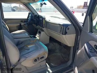 2001 Chevrolet Tahoe LT with VIN 1GNEC13T91R113281, listed as a IAAI auction lot 42081879 with 227,760 mi miles. Bid and sale history available at carsss.com. Image 5.