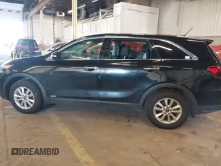 2019 Kia Sorento LX with VIN 5XYPGDA32KG511068, listed as a IAAI auction lot 41682042 with 111,148 mi miles. Bid and sale history available at carsss.com. Image 13.