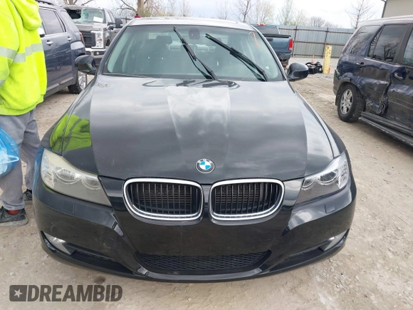 2011 BMW 3 Series 328i xDrive with VIN WBAPK7C50BA816306, listed as a IAAI auction lot 41950040 with 243,166 mi miles. Bid and sale history available at carsss.com. Image 6.