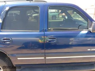 2002 Chevrolet Tahoe LT with VIN 1GNEC13Z52R257092, listed as a IAAI auction lot 41894646 with 333,103 mi miles. Bid and sale history available at carsss.com. Image 13.