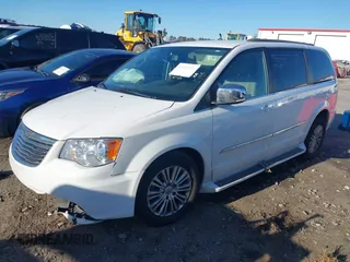 2015 Chrysler Town & Country Touring L z VIN 2C4RC1CG5FR728019, wystawiony jako IAAI lot #41848508 z przebiegiem 118 612 mil mil oraz . Historia ofert i sprzedaży dostępna na DreamBid. Obrazek 2.