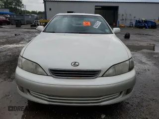 2001 Lexus ES 300 with VIN JT8BF28G510319575, listed as a Copart auction lot 54321275 with 139,224 mi miles and Non Repairable. Bid and sale history available at DreamBid. Image 5.
