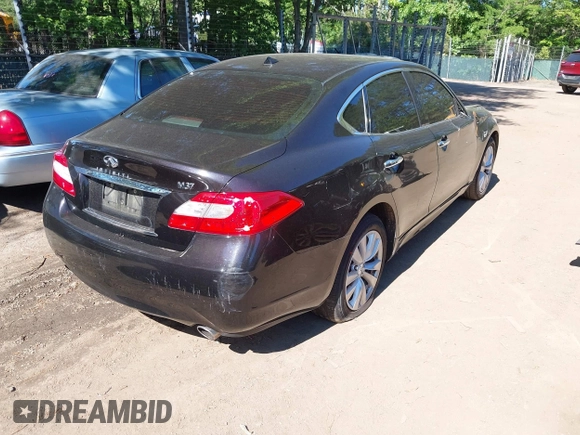 2011 Infiniti M with VIN JN1BY1APXBM324672, listed as a IAAI auction lot 42214163 with 187,424 mi miles. Bid and sale history available at carsss.com. Image 4.