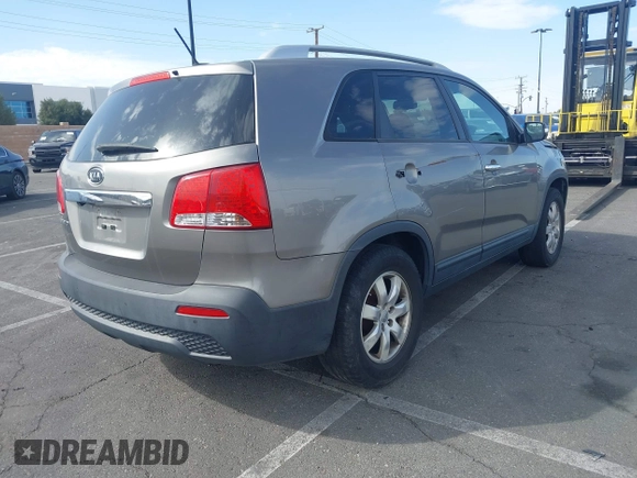2013 Kia Sorento LX with VIN 5XYKT4A28DG394676, listed as a IAAI auction lot 41409435 with 167,003 mi miles. Bid and sale history available at carsss.com. Image 4.