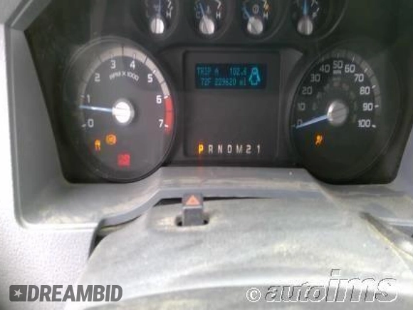 2015 Ford F-250 XLT z VIN 1FT7X2B63FEA53701, wystawiony jako IAAI lot #42427944 z przebiegiem 229 619 mil mil oraz . Historia ofert i sprzedaży dostępna na DreamBid. Obrazek 2.
