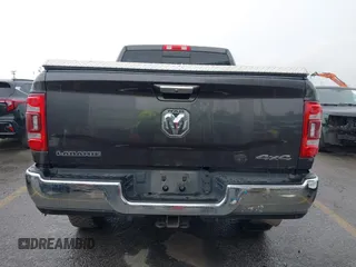 2022 Ram 2500 Laramie z VIN 3C6UR5FL2NG243857, wystawiony jako IAAI lot #41736144 z przebiegiem 58 474 mil mil oraz . Historia ofert i sprzedaży dostępna na DreamBid. Obrazek 16.