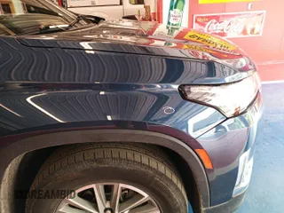 2022 Chevrolet Traverse LT z VIN 1GNEVHKW4NJ177358, wystawiony jako IAAI lot #42514101 z przebiegiem 107 869 mil mil oraz . Historia ofert i sprzedaży dostępna na DreamBid. Obrazek 13.