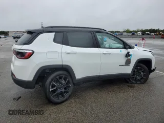 2024 Jeep Compass Latitude с VIN 3C4NJDBNXRT106152, выставлен на аукционе Copart как лот 55049335 с пробегом 4 944 миль миль и Списание • Salvage title. История ставок и продаж доступна на DreamBid. Изображение 3.