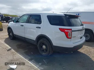 2013 Ford Utility Police Interceptor with VIN 1FM5K8AR1DGC63408, listed as a IAAI auction lot 42075944 with 155,382 mi miles. Bid and sale history available at carsss.com. Image 3.