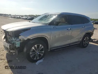 2022 Toyota Highlander XLE z VIN 5TDGZRAH4NS120627, wystawiony jako Copart lot #56868155 z przebiegiem 47 361 mil mil oraz Szkoda całkowita • Salvage title. Historia ofert i sprzedaży dostępna na DreamBid. Obrazek 1.