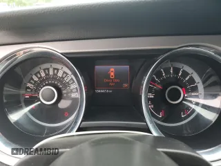 2013 Ford Mustang V6 z VIN 1ZVBP8AM1D5223156, wystawiony jako Copart lot #54687355 z przebiegiem 134 447 mil mil oraz Szkoda całkowita • Salvage title. Historia ofert i sprzedaży dostępna na DreamBid. Obrazek 9.