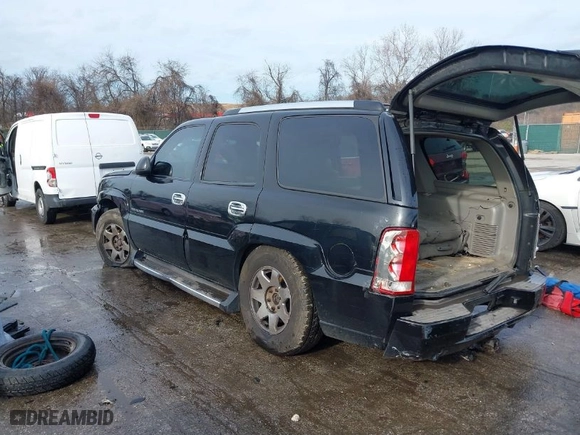 2002 Cadillac Escalade with VIN 1GYEK63N12R220623, listed as a IAAI auction lot 41043714 with 227,937 mi miles. Bid and sale history available at carsss.com. Image 3.