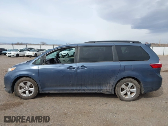 2015 Toyota Sienna LE AAS z VIN 5TDKK3DC0FS557747, wystawiony jako IAAI lot #41761226 z przebiegiem 197 705 mil mil oraz . Historia ofert i sprzedaży dostępna na DreamBid. Obrazek 14.