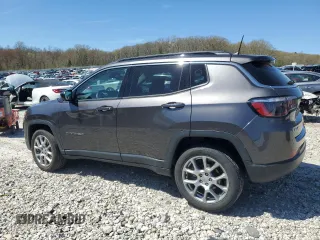 2022 Jeep Compass Latitude Lux with VIN 3C4NJDFB2NT164072, listed as a Copart auction lot 55399095 with 33,666 mi miles and Salvage title. Bid and sale history available at DreamBid. Image 2.