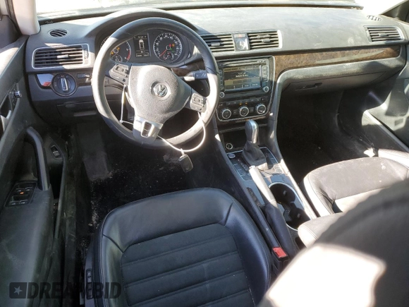 2015 Volkswagen Passat SEL Premium z VIN 1VWCV7A30FC093090, wystawiony jako Copart lot #88577655 z przebiegiem 63 000 mil mil oraz Szkoda całkowita • Salvage title. Historia ofert i sprzedaży dostępna na DreamBid. Obrazek 8.