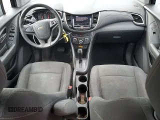 2020 Chevrolet Trax LS z VIN 3GNCJKSB3LL175622, wystawiony jako Copart lot #63316885 z przebiegiem Nie podano mil oraz Szkoda całkowita • Salvage title. Historia ofert i sprzedaży dostępna na DreamBid. Obrazek 8.
